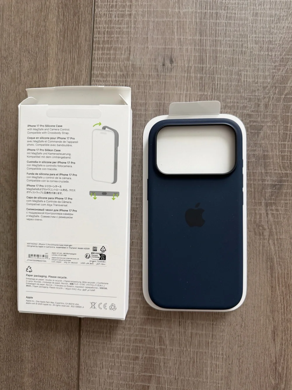 iPhone 17 Pro Silicone Case with MagSafe – Midnight